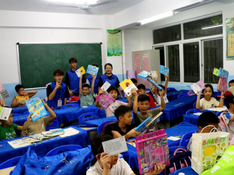 海南科技职业大学“墨香寄情，润泽童心”公益主题活动圆满结束