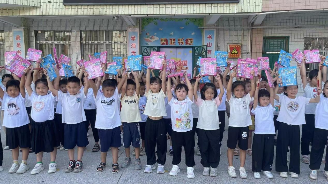 “书籍传爱心，助人圆梦情”公益主题活动圆满结束
