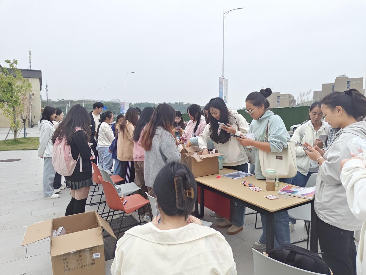“我与吉利初相遇”校园公益主题活动圆满结束